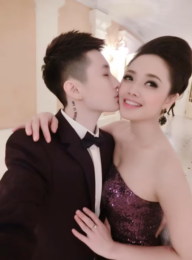 Cặp đôi thường xuyên đi du lịch cùng nhau, ở cạnh nhau trong những dịp đặc biệt. Lin Jay cũng vô cùng yêu thương và thân thiết với con trai riêng của Ngọc Trang.