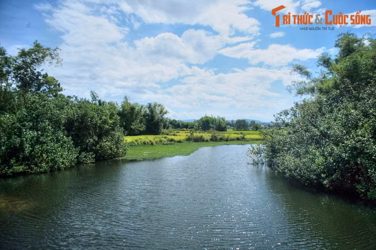 Nét thơ mộng của sông Hà Thanh, dòng sông chính chảy qua thành phố Quy Nhơn.
