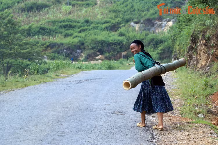 Sau ngày con đường Hạnh Phúc hoàn thành, từ một vùng cao nguyên đá lạnh lẽo nghèo khổ, đời sống của đồng bào các dân tộc anh em đã thay đổi mạnh mẽ, từng bước bắt kịp các khu vực khác ở miền Tây Bắc.
