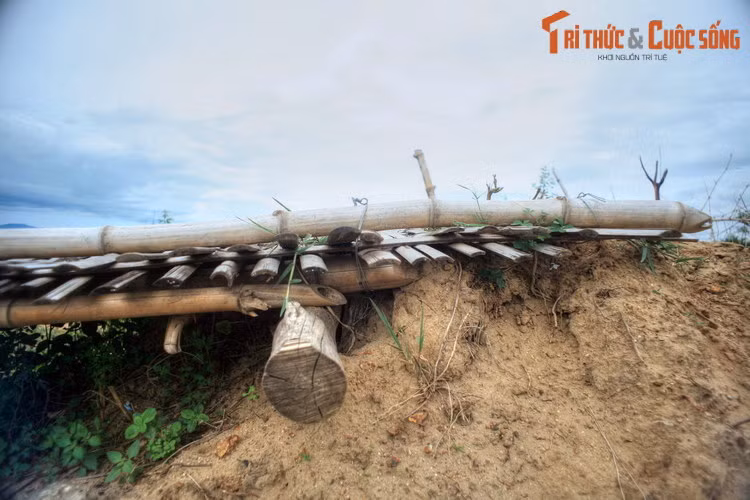 Người dân xã Bình Nghi và Tây Bình vẫn mong mỏi có một cây cầu bắc qua đây để có thể dễ dàng đi lại vào mùa mưa bão hay có việc khẩn cấp.