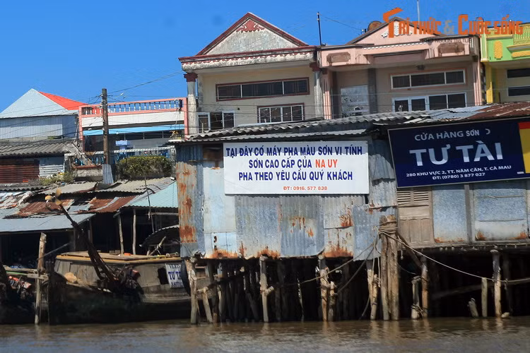 Có cả những dịch vụ tưởng như chỉ có thể tìm thấy ở tuyến phố trung tâm.