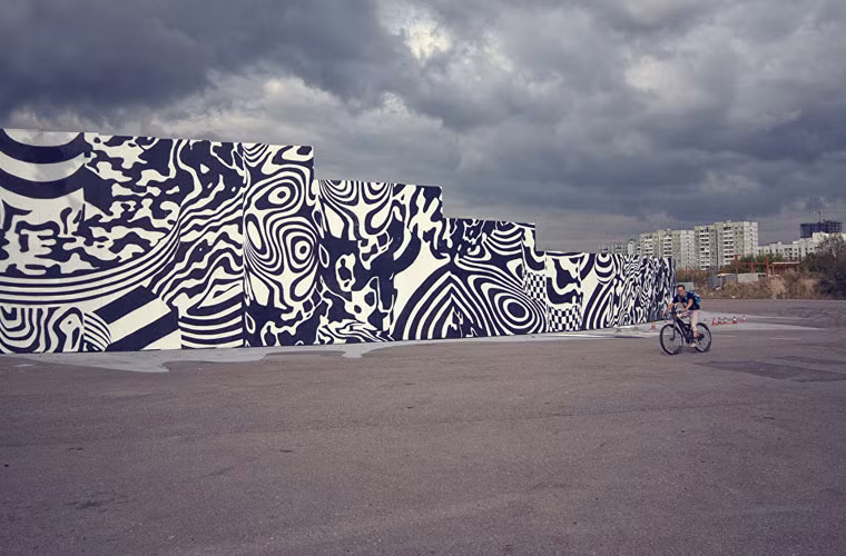 Không chỉ xuất hiện trên đường phố Moscow, các tác phẩm tranh Graffiti này còn được trưng bày các khắp các bảo tàng, phòng triển lãm.