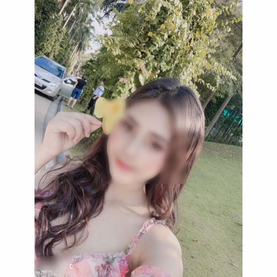 Khi hai cô gái bán dâm đến căn hộ nơi Long đang ở, Tuấn yêu cầu bên mua dâm phải chuyển khoản 10 triệu đồng tiền cọc. Sau đó, cả nhóm tổ chức "tiệc" ma túy bay lắc, đồng thời mua bán dâm ngay trong căn hộ chung cư.