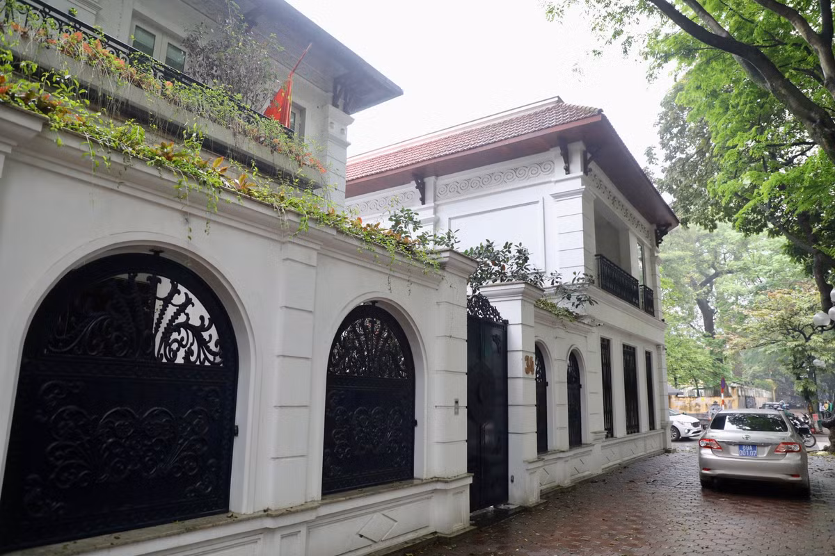 Các công trình nói trên được đánh giá xếp nhóm 1, nhóm 2; thuộc sở hữu nhà nước nằm trong danh mục biệt thự không được bán, hiện Nhà nước quản lý, sử dụng; các biệt thự, công trình kiến trúc khác có giá trị về lịch sử, văn hóa, kiến trúc; các biệt thự, công trình kiến trúc khác đang sử dụng làm trụ sở, các đại sứ quán; các biệt thự, công trình kiến trúc khác xuống cấp, chưa được cải tạo, sửa chữa (khoảng 3-5 năm).