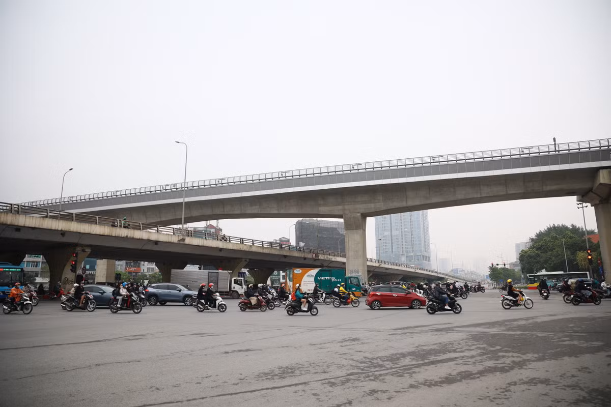 Còn lại phần cầu vượt Mai Dịch sẽ dành cho tuyến cao tốc trên cao, đảm bảo cho phương tiện chạy với vận tốc 80km/h trên toàn tuyến.