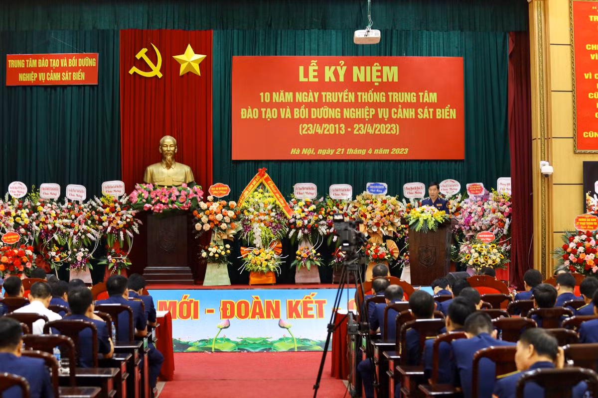 Kỷ niệm 10 năm thành lập TT Đào tạo và Bồi dưỡng nghiệp vụ Cảnh sát biển Ky niem 10 nam thanh lap TT Dao tao va Boi duong nghiep vu Canh sat bien