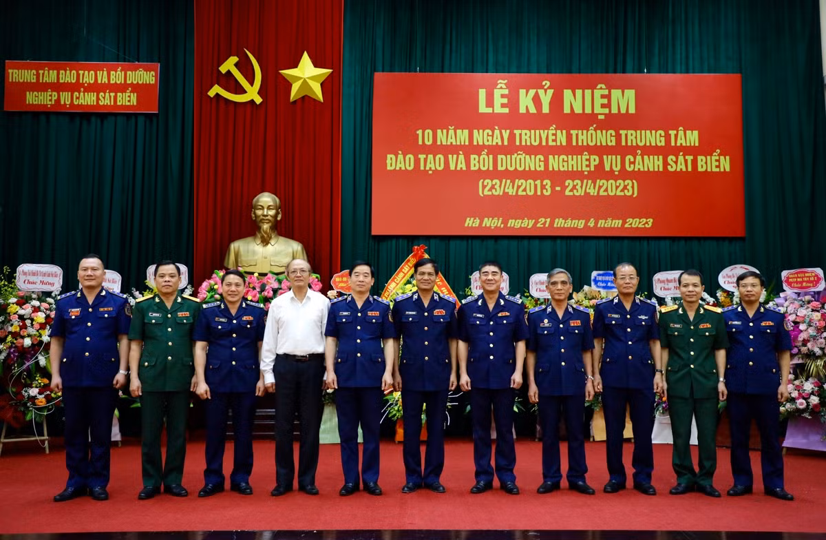 Kỷ niệm 10 năm thành lập TT Đào tạo và Bồi dưỡng nghiệp vụ Cảnh sát biển - Hình 4 Ky niem 10 nam thanh lap TT Dao tao va Boi duong nghiep vu Canh sat bien-Hinh-4