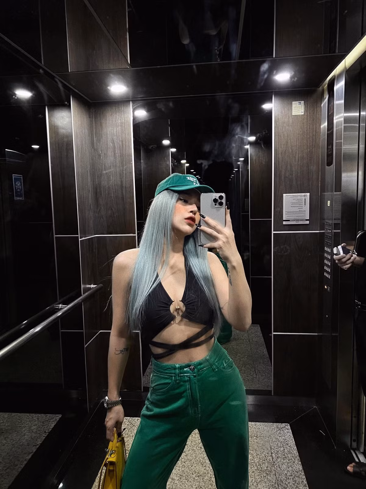 Để được nhan sắc và thân hình như hiện tại, DJ Tít phải tập luyện thể dục để có thân hình săn chắc.