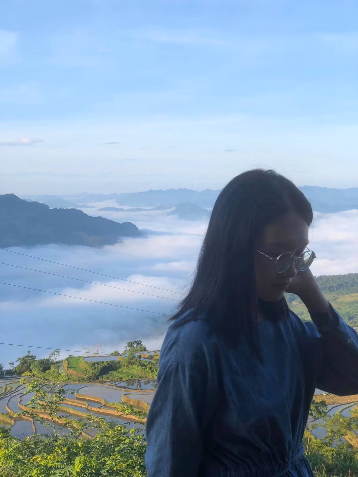 Đứng từ trên cao chiêm ngưỡng khung cảnh ruộng bậc thang quả thực rất tuyệt vời. Ảnh: Diễm Hằng