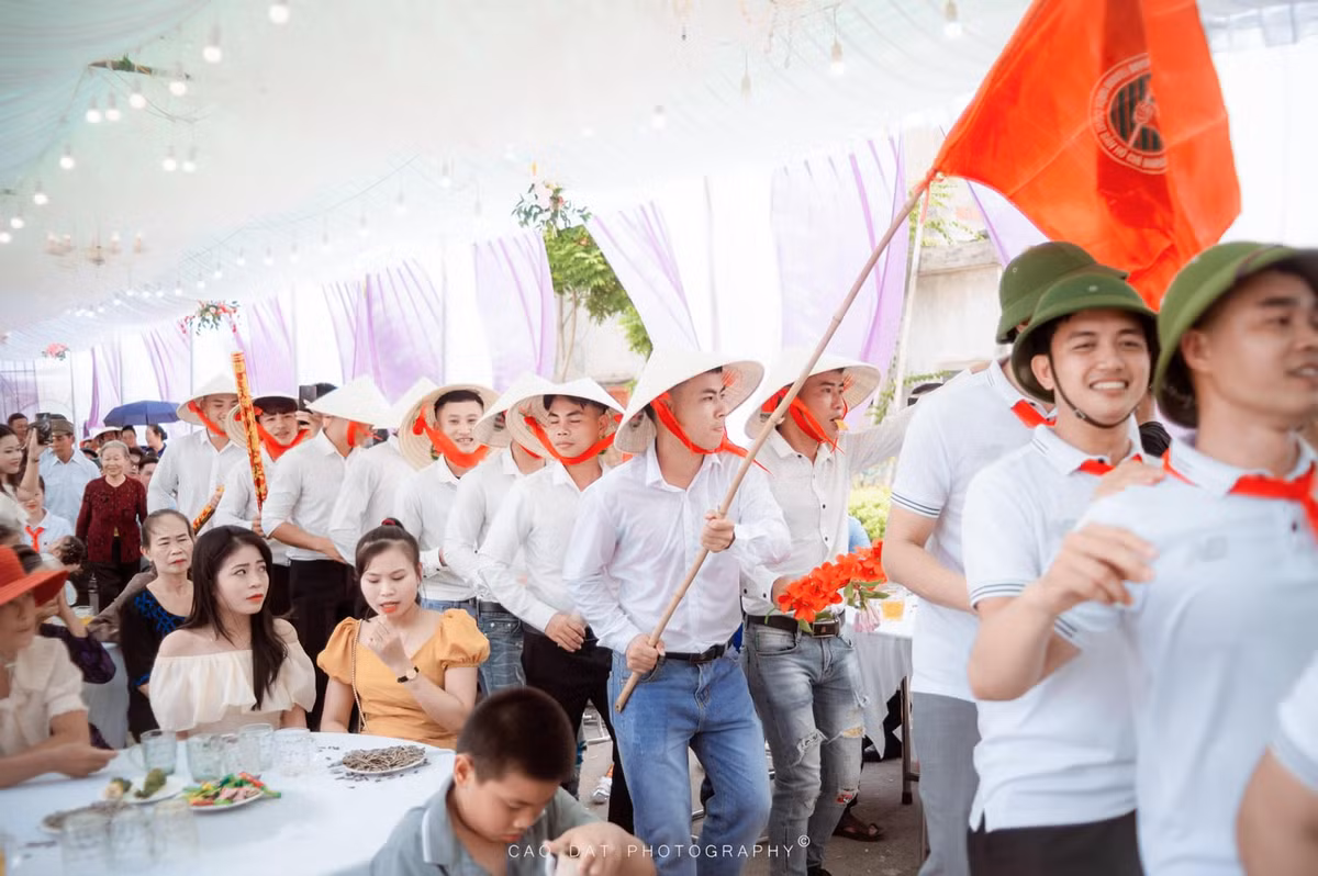 Đám cưới là một trong những ngày trọng đại nhất của đời người, vì thế ai cũng mong muốn tổ chức hoành tráng hoặc ấn tượng nhất.