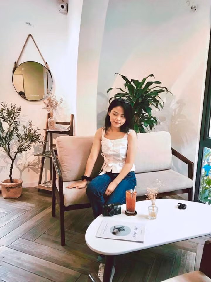 Quán nhẹ nhàng, yên tĩnh ko qá đông, không gian thì phù hợp cho các bạn yêu thích sự vắng vẻ thoải mái nên mng có thể đến học và làm việc. Địa chỉ: 114 Ngọc Hà, Ba Đình. Ảnh: Huyen Dg