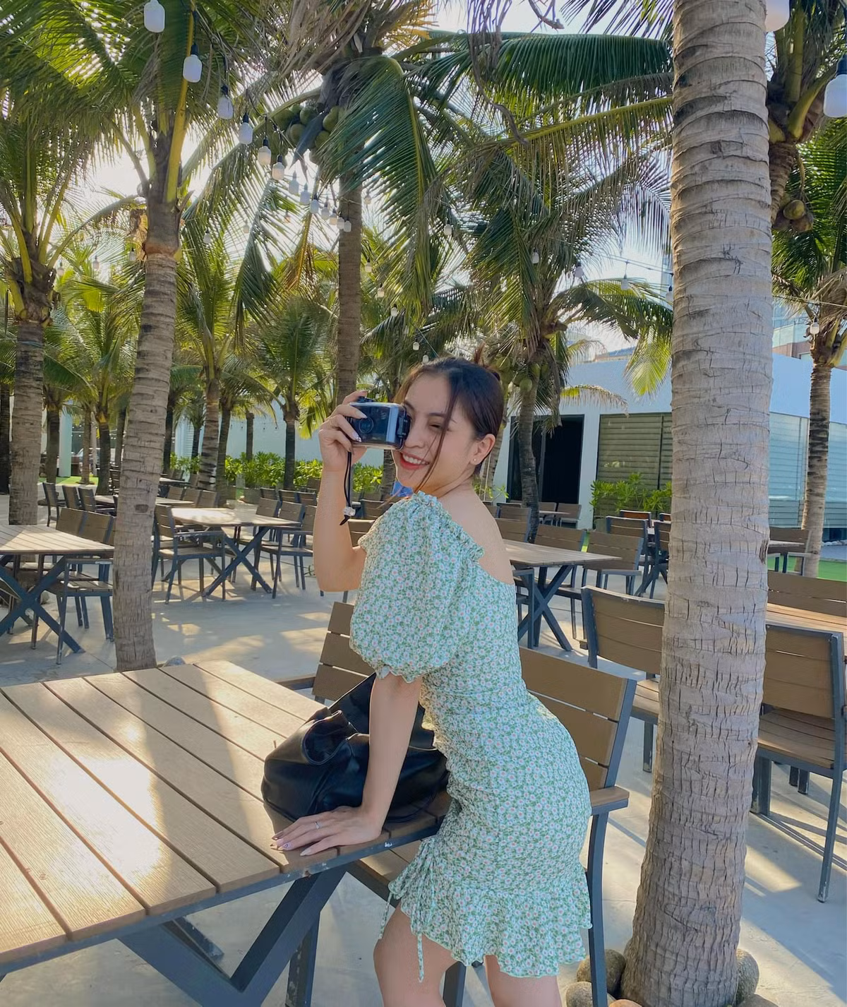 Sau lấy chồng, hot girl gốc Quảng Nam được khen ngợi ngày càng nhuận sắc.