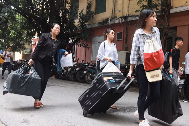Soi hành lý nhập học của tân sinh viên, đủ cả thế giới Soi hanh ly nhap hoc cua tan sinh vien, du ca the gioi