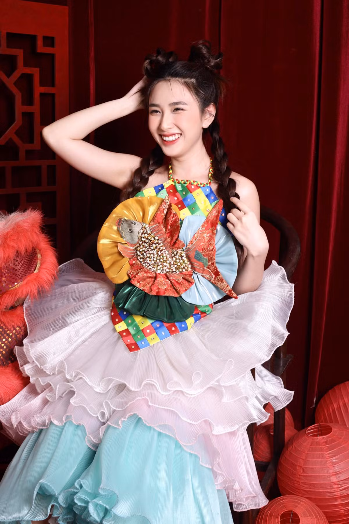 Thời gian gần đây, hot girl Thanh Mèo lấn sân mảng TikTok với những clip triệu view như nhảy trước mặt người lạ, nhảy ở văn phòng, đường phố,...