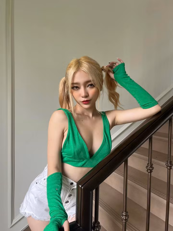 Từng có thời gian, Linh Chi được biết đến với biệt danh "hot girl ảnh thẻ" và từ đó cô nàng nổi tiếng nhanh chóng.