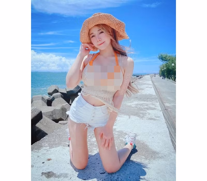 Được biết, đây không phải là lần đầu Janie Lin mặc gợi cảm, cô thường xuyên diện những bộ trang phục táo bạo tới chốn công cộng.