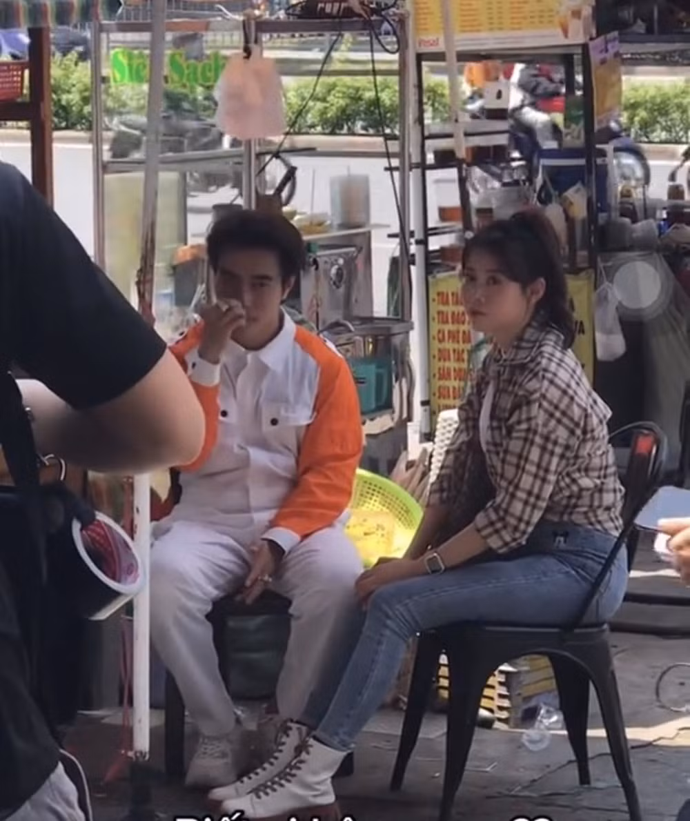 Nổi tiếng là một TikToker sở hữu nhan sắc xinh đẹp lung linh trên MXH, những hình ảnh được soi qua camera thường của cô nàng khiến nhiều người không khỏi bất ngờ.