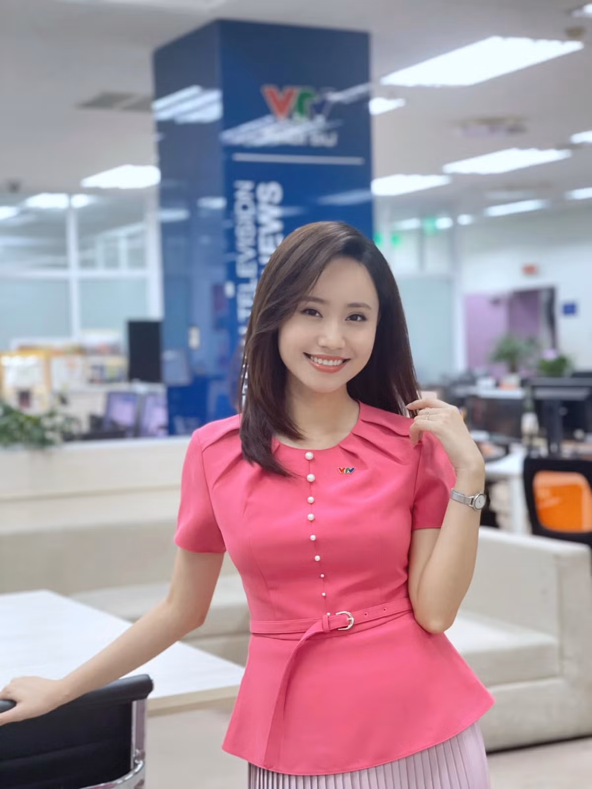 Cô từng giành nhiều giải thưởng ở các cuộc thi như top 12 và Người đẹp ảnh của Miss Tourism Vietnam 2017, Giải khuyến khích Nụ cười VTV 2016, Á khôi 1, Miss tài năng của Press Beauty 2013. Ảnh: FBNV