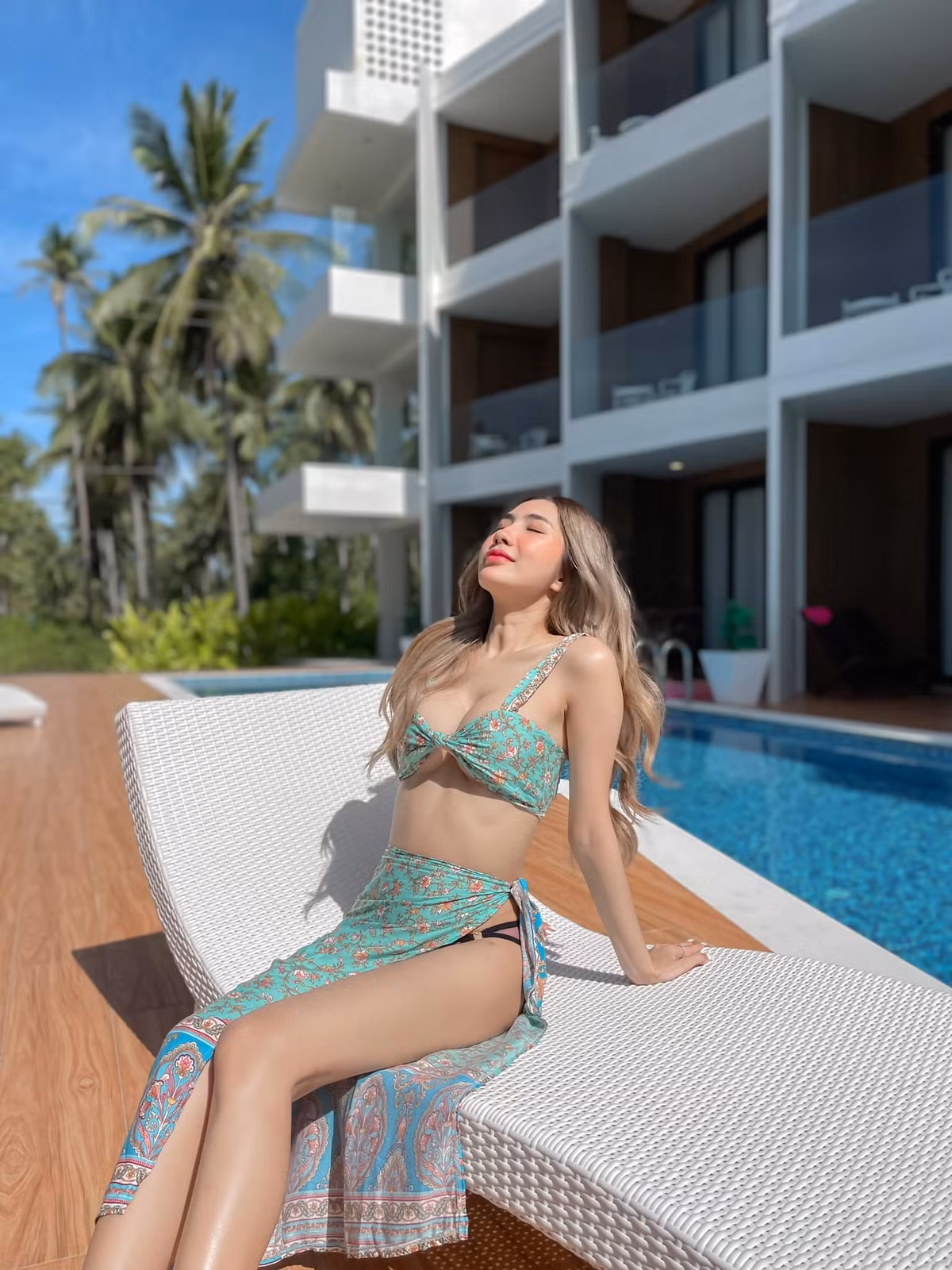 Cô nàng ưa phong cách hở bạo, thích diện những trang phục giúp khoe đường cong quyến rũ.