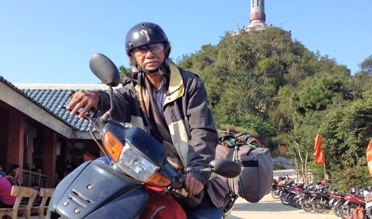 Chuyến đi đáng nhớ và phải kể đến trong hành trình làm phượt thủ của vợ chồng ông là chuyến đi bằng xe máy từ Long Xuyên đến cửa khẩu Bờ Y (Kon Tum) sang Lào, xuyên Việt từ Nam ra Bắc, xuất phát ở Mũi Nai (Hà Tiên) ra đến biển Móng Cái (Quảng Ninh). Ảnh: Phụ nữ Việt Nam