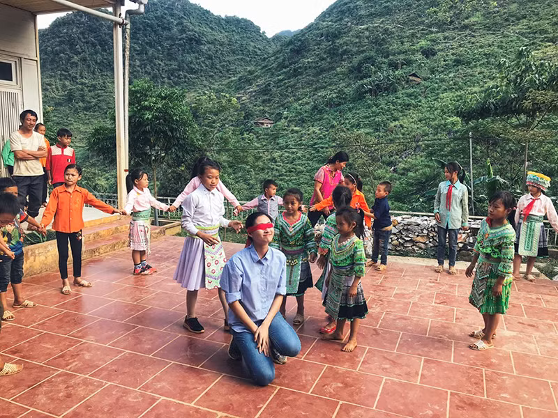 Giống như Hoàng Thùy, Lương Thùy Linh cũng có những bất lợi riêng.
