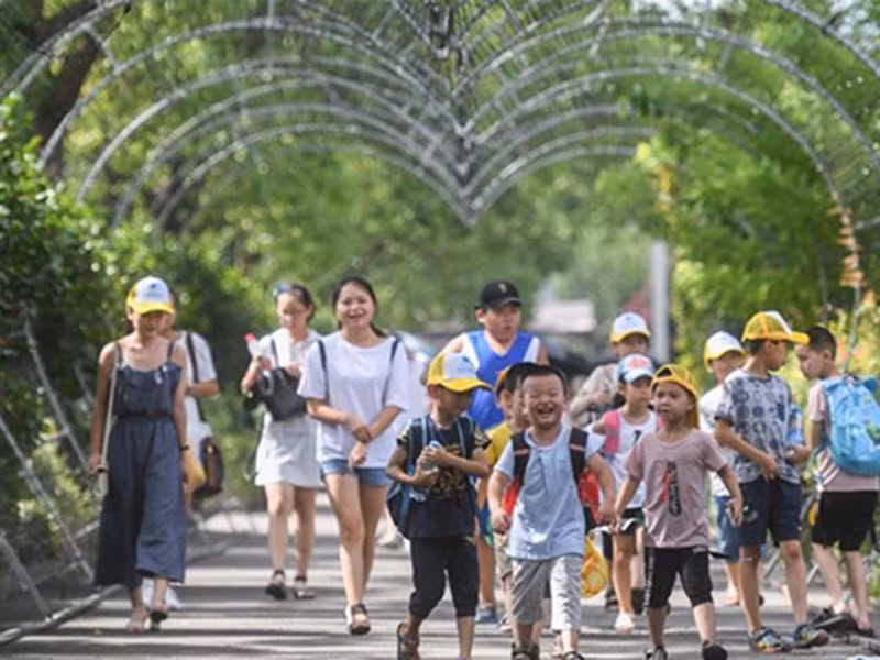 Đây từng là một ngôi làng nghèo. Vậy nhưng, sau quá trình phát triển, đến nay đây là một trong những làng giàu có.