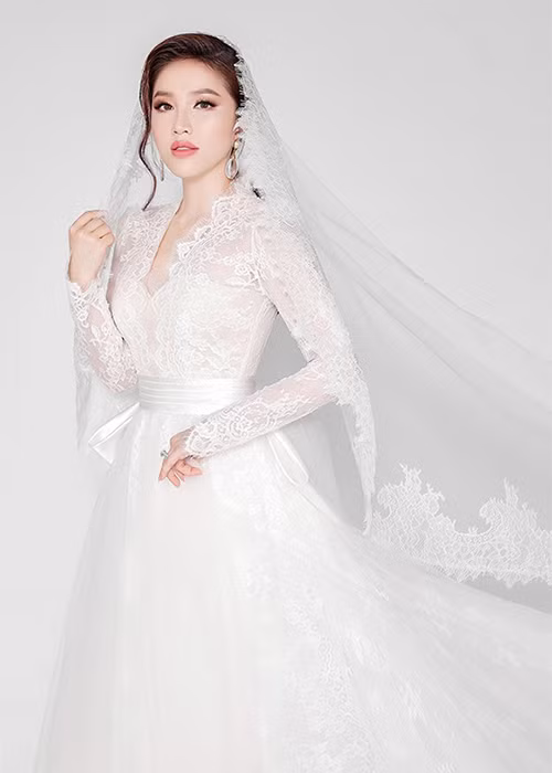Ngoài xác nhận chuyện kết hôn, Bảo Thy còn chia sẻ bộ ảnh cưới đẹp lung linh của mình. Ảnh: Bí mật showbiz