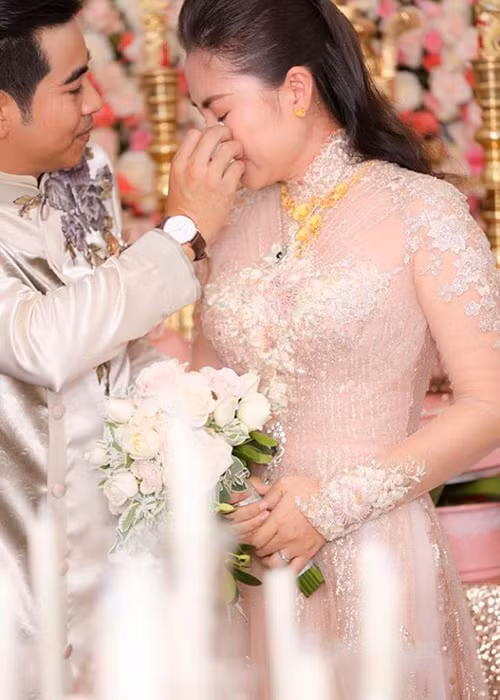 Thanh Bình cho biết, là người ở bên, hiểu rõ Ngọc Lan qua từng biến cố, vì thế anh càng yêu thương và lo lắng cho cô.