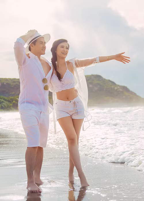 Ông Cao Thắng từng muốn tổ chức đám cưới riêng tư. Tuy nhiên, mong ước của Đông Nhi là một lễ cưới lãng mạn. Vì vậy, Ông Cao Thắng chiều lòng Đông Nhi tiến hành ngày trọng đại tại đảo ngọc Phú Quốc.