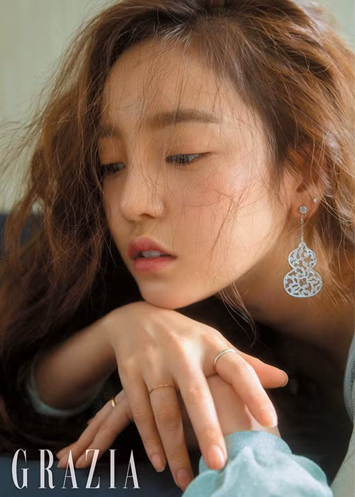 Goo Hara từng thừa nhận đã dao kéo gương mặt để có được nhan sắc ngọt ngào.
