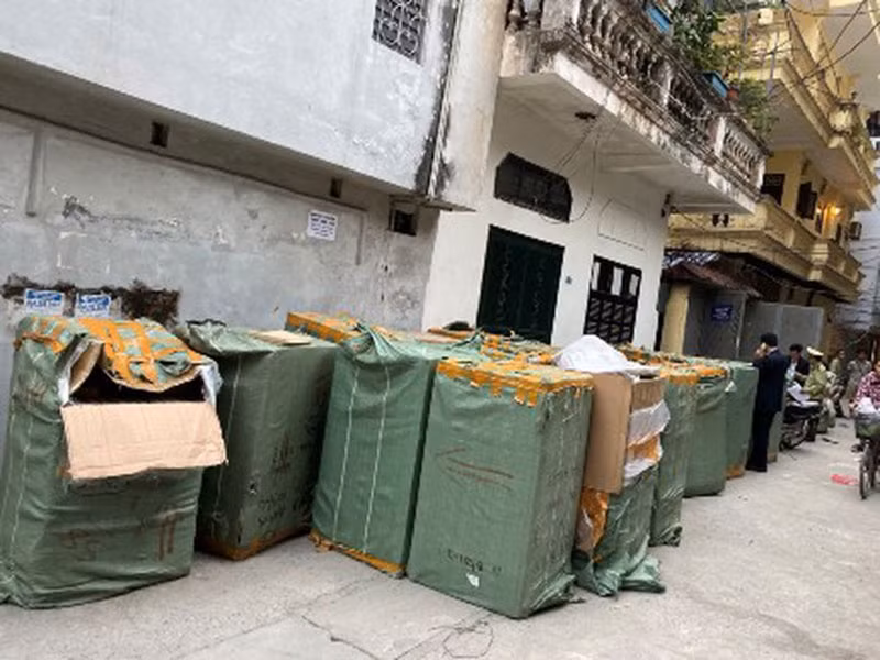 Nghi van co so kinh doanh Ha Noi gan mac hang hieu cuc 