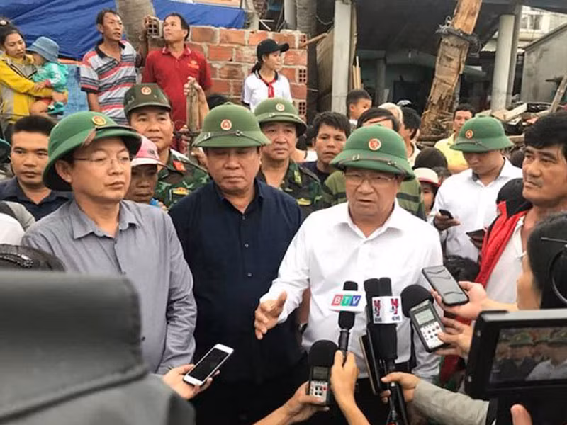 Pho Thu tuong Trinh Dinh Dung: Khong de dan o lai khu vuc nguy hiem khi bao do bo