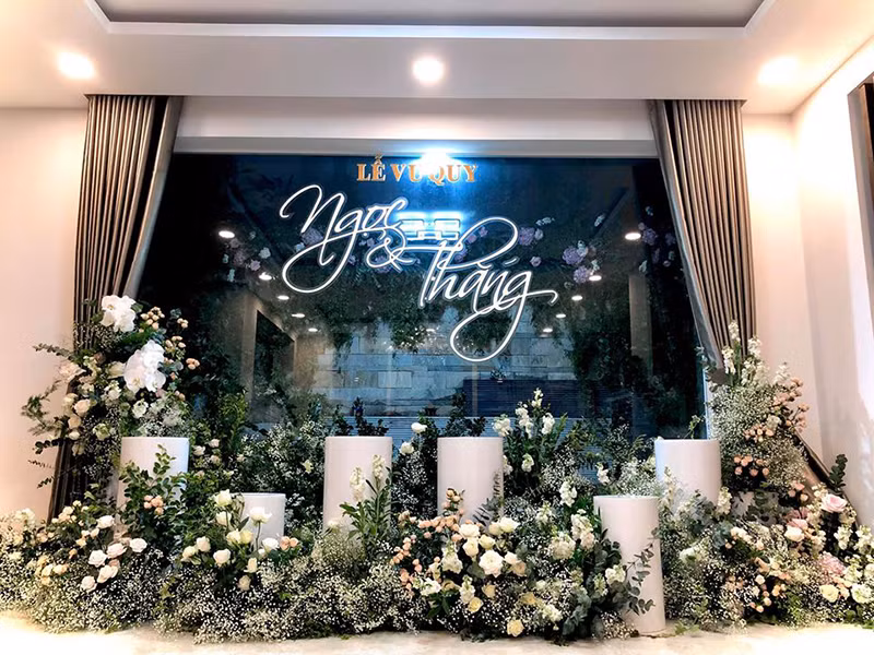 Dự kiến, chiều ngày 8/11, cô dâu chú rể sẽ đáp chuyến bay tới Phú Quốc. Đến chiều ngày 9/11, đám cưới Đông Nhi - Ông Cao Thắng sẽ được tổ chức ngoài trời.