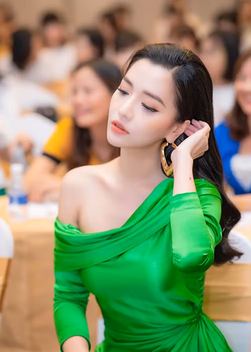 Ồn ào Bích Phương hát nhép hay hát đè vẫn gây tranh cãi trong dư luận.