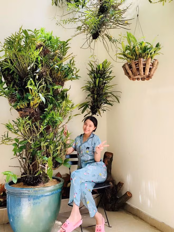 Ngoài căn hộ mới mua, gia đình cặp diễn viên hiện đang sống trong một căn nhà phố ở Nhà Bè. Ngôi nhà này được chính Thành Đạt xây dựng và thiết kế.
