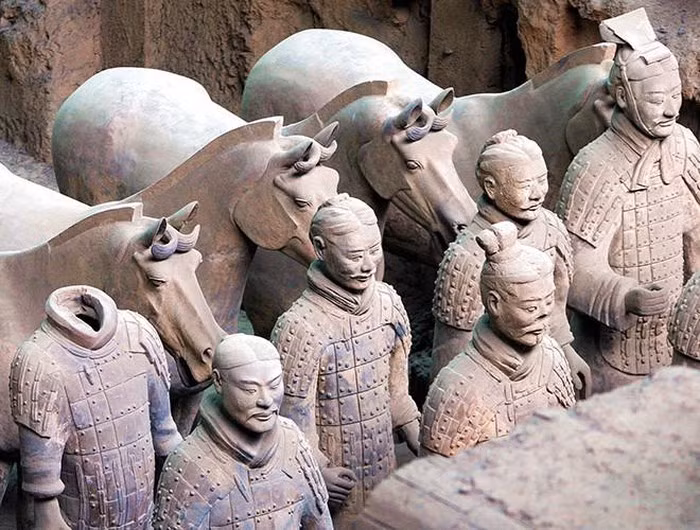 Đặc biệt là khu vực đặt hài cốt của hoàng đế giống như "một ngọn đồi chưa ai có thể chạm tới" mà các nhà khoa học, khảo cổ và sử học khao khát kiếm tìm và giải mã.