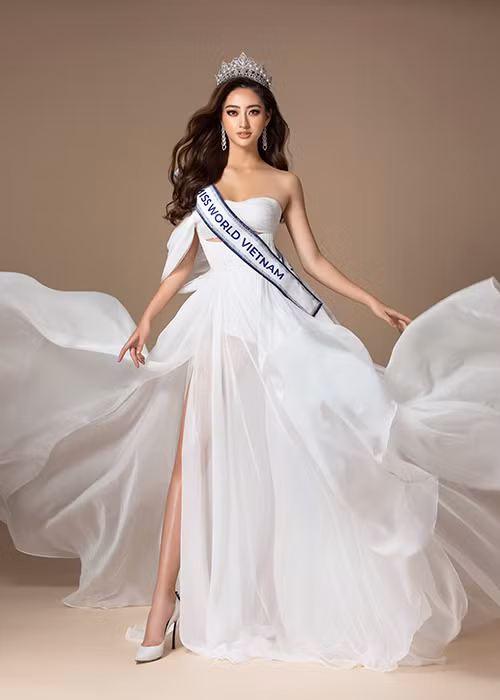 Gần đây, Thùy Linh còn dành thời gian thực hiện dự án nhân ái “Đắp đường, xây ước mơ”.