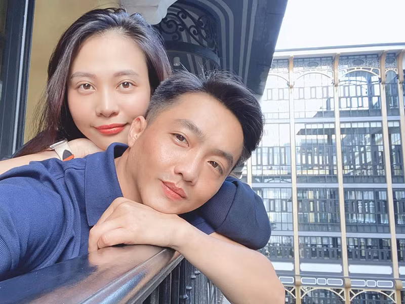 Cặp đôi tận hưởng kỳ nghỉ ở Sa Pa.