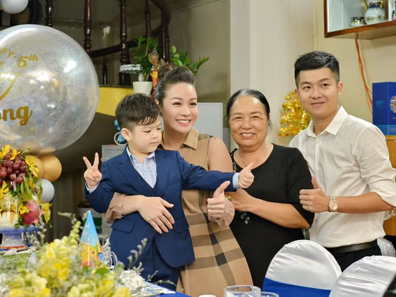 Hồi tháng 9/2019, Nhật Kim Anh xuất hiện bên chồng cũ trong tiệc sinh nhật của con trai. Nhiều người cho rằng mối quan hệ giữa Nhật Kim Anh và Bửu Lộc không còn căng thẳng.