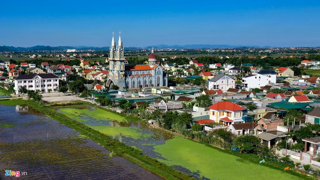 Chủ tịch UBND xã Nguyễn Văn Hà nói về cơ bản, Đô Thành vẫn là một xã nông nghiệp, người dân chủ yếu trồng trọt và chăn nuôi để làm kinh tế. "Xuất khẩu lao động chỉ là một trong những nguồn giúp họ tăng thu nhập", ông nói.
