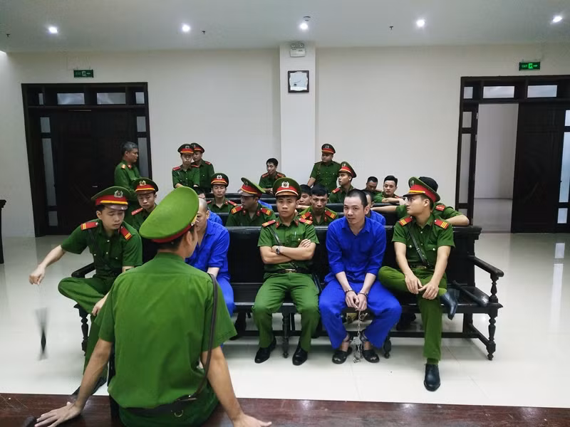 Vua bat dau 15 phut, phien phuc tham Nguyen Van Tinh da hoan