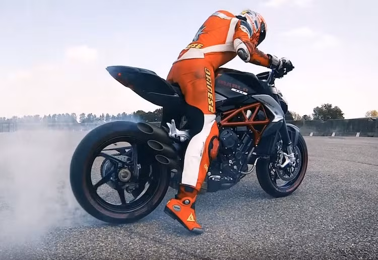Với dung tích 800 cc, động cơ này đem tới cho xe công suất tối đa lên tới 125 mã lực cùng mô-men xoắn cực đại 81 Nm.