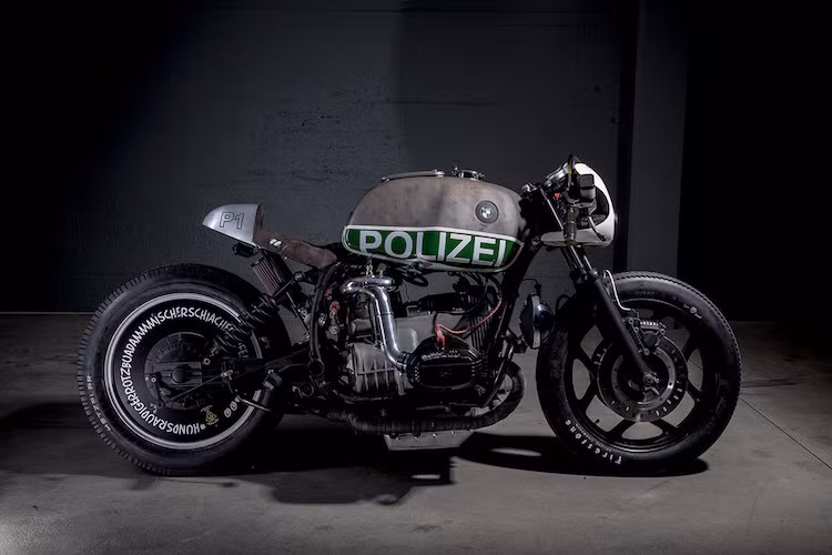 Ứng cử viên thứ 2 cũng từ Thụy Sĩ là xưởng VTR Customs với chiếc BMW R80 RT "Polizei" nổi tiếng, vốn từng là xe tuần tra của cảnh sát. Để đạt tốc độ cao nhất,VTR Customs đã trang bị bộ siêu nạp và phun nhiên liệu điện tử cho xe.