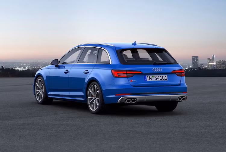 Audi hiện chưa công bố giá khởi điểm của S4 mới, nhưng xét tới giá của thế hệ hiện tại, chắc chắn chiếc xe sẽ bắt đầu từ khoảng 50.000 Euro. Trước khi Audi công bố phiên bản RS4 mạnh mẽ nhất, đây là chiếc A4 nhanh và mạnh mẽ nhất mà khách hàng có thể mua được.