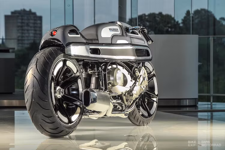 Những đường nét, bề mặt của chiếc BMW K1600 này cực kỳ phi thường, và nó cũng giúp "định hình" tên gọi của chiếc xe: NURB. Đây là một thuật ngữ toán học được định hình từ thập niên 50 bởi các kỹ sư muốn tìm ra cách nhằm tái tạo lại các bề mặt và đường cong trên máy tính, trong lĩnh vực thiết kế xe hơi và tàu thuyền.
