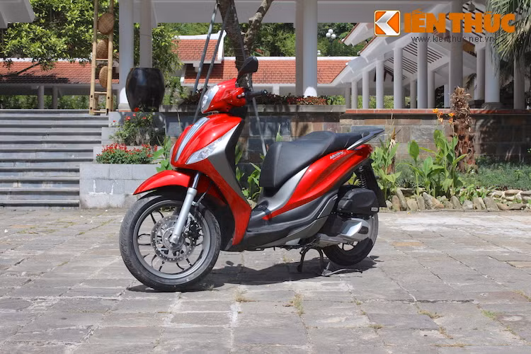 Theo Piaggio, Medley S 150 là mẫu xe tổng hòa giữa sự gọn nhẹ của một chiếc xe đô thị kết hợp với tính năng động của một mẫu xe tay ga bánh lớn và sự tiện lợi của xe đường trường. Được coi là mẫu xe tay ga hướng tới đối tượng nam giới, chiếc xe sở hữu thân xe lớn cùng những đường nét nổi ấn tượng, nam tính.