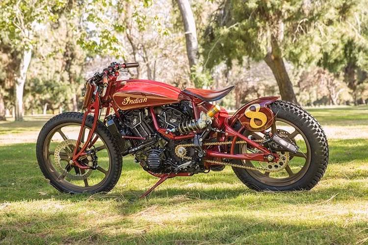 Hiện là một trong những mẫu xe rẻ nhất của Indian, Scout cũng đã thu hút được khá nhiều sự quan tâm của các nhà độ xe. Góp mặt vào lễ hội Wheels &amp; Waves ở Pháp, công ty độ xe Roland Sands Design ở Mỹ đã đem tới một chiếc Indian Scout "hàng thửa", mang phong cách của những chiếc môtô cổ từ thập niên 20.