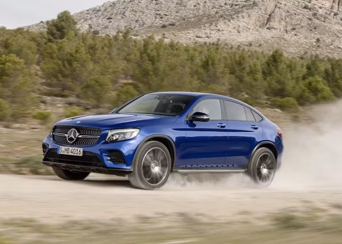 Giống như GLC wagon, GLC coupe trước mắt sẽ được bán ở châu Âu với các phiên bản máy dầu: GLC 250 4MATIC (211 mã lực), GLC 220 d 4MATIC (168 mã lực) và GLC 250 d 4MATIC (201 mã lực). Ngoài ra, xe còn có phiên bản hybrid chạy xăng GLC 350e 4MATIC với tổng công suất 316 mã lực sau này.