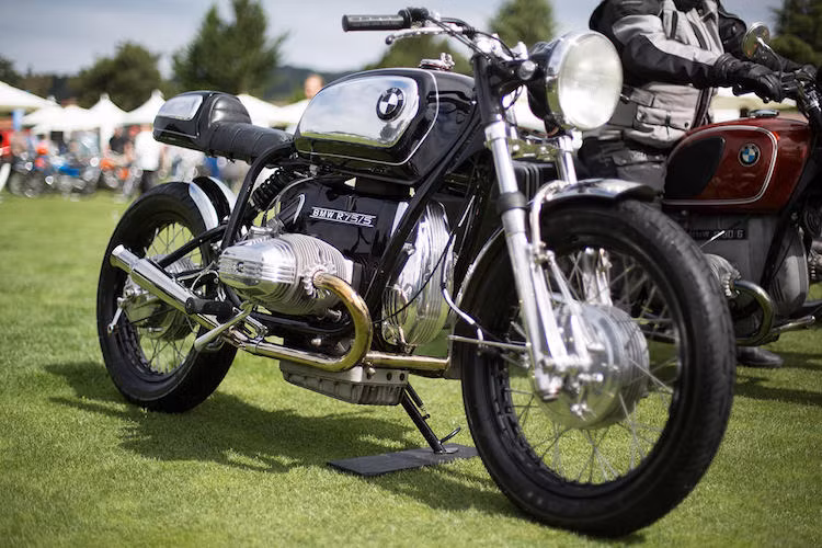 Có tên gọi "Hiệp sĩ Bavaria" (Bavarian Knight), chiếc BMW R75/5 của Bryan Fuller là sự kết hợp của kiểu dáng cổ điển với những chi tiết hiện đại.