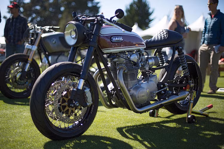 Mẫu xe thứ 2 của Cognito cũng là một chiếc cafe racer, nhưng được "dựng" từ Yamaha XS650. Những điểm nổi bật của mẫu xe này là yên xe bọc da của New Church Moto và ống xả dẫn thẳng.
